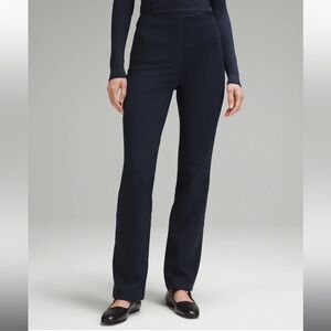 Lululemon Smooth Fit Pull-On High-Rise Pant
Navy Blue Size 6